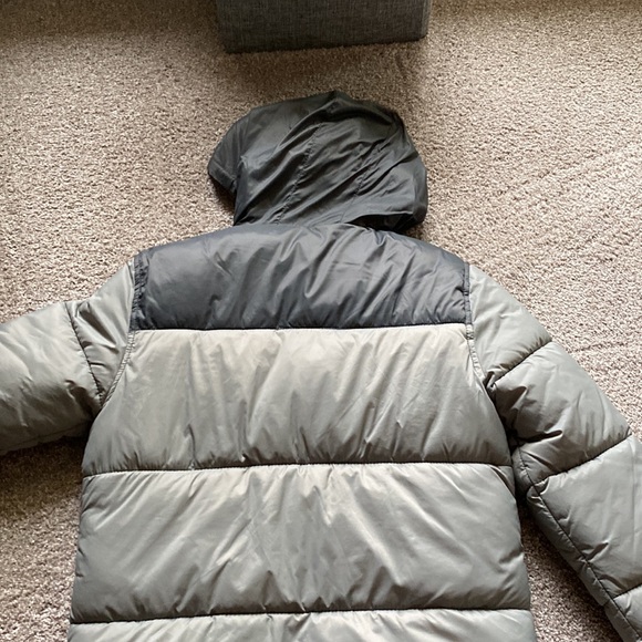 Boy’s Old Navy Puffer Jacket Size Large - Picture 6 of 8